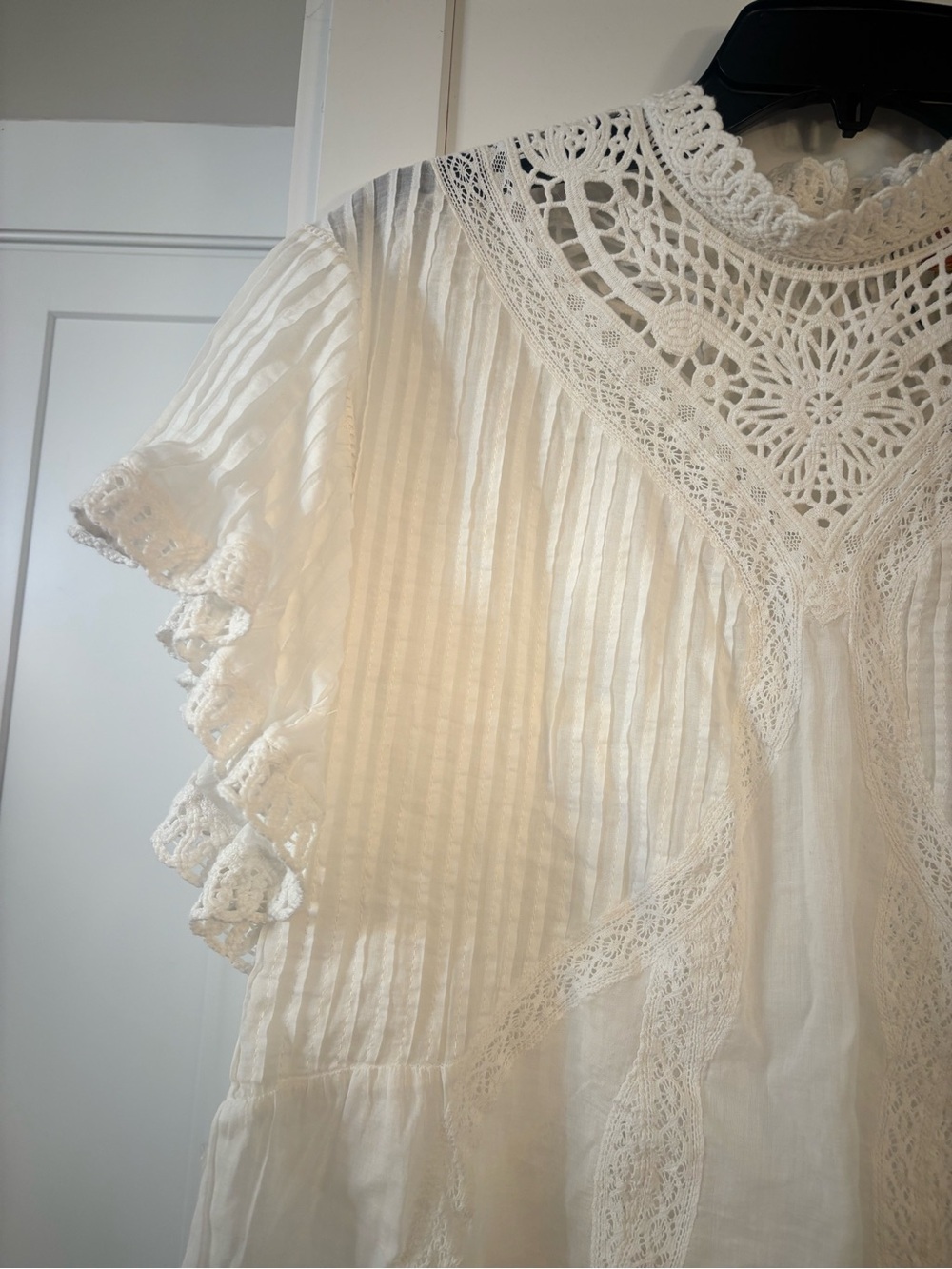 new Farm Rio Off-White Blouse With Appliqués voile and lace flutter sleeve - Picture 8 of 12